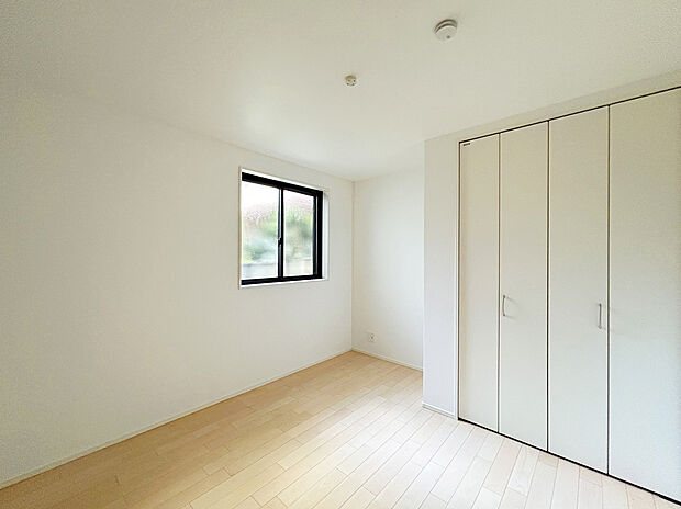 【Room】
2階リビング階段設計により、家族と顔を合わせる機会が増え、自然と会話が増えます。