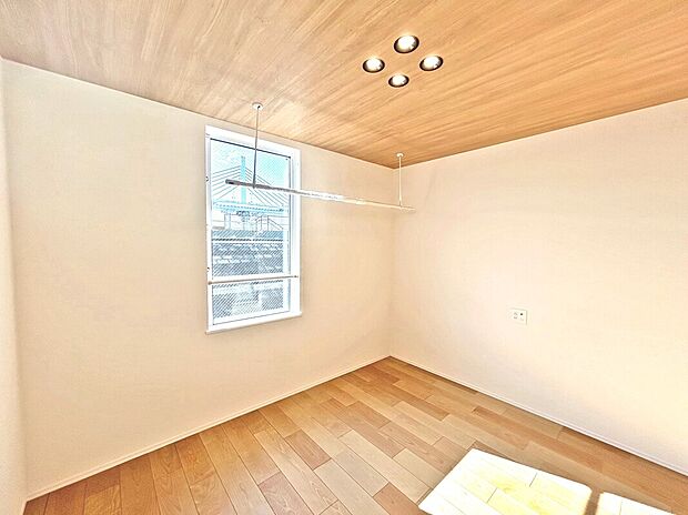 【LDK】
BELS認定住宅!2階リビング仕様により、プライバシー性が守られやすく、安心して暮らせる邸宅。