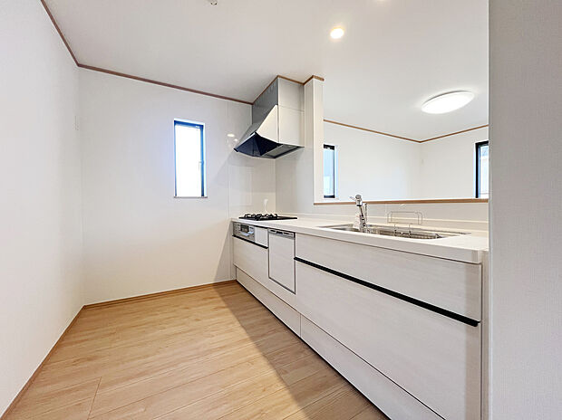 【施工例：Kitchen】
あると便利な食洗器搭載キッチン。手洗いの時間や労力を大幅に削減でき、家事の効率化が図れ、空いた時間に他の作業やのんびり家族との時間が増えます。