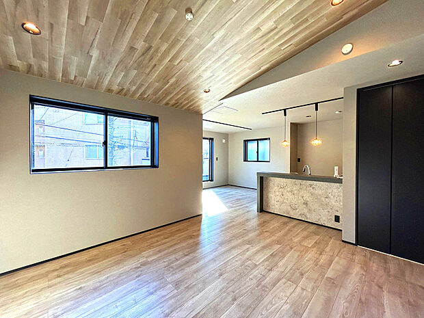 【LDK:19.1帖】
LDK19.1帖とゆとりある3SLDKプラン。
木目調を生かした温もりを感じるナチュラルででざいんせいの高い空間。