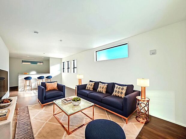 【LDK 1号棟:19.68帖】
大きな窓が設けられた明るいリビングルーム。心地よい陽光差し込む家族憩いの場となりそうです。
※本画像はCG加工により家具配置しております。実際の物件には家具は配置して