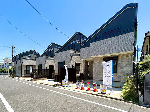 【外観】
最終3棟となりました!
再開発が進む静穏な高級住宅街に佇むZEH水準仕様邸宅!
豊富な収納、ウッドデッキなどの充実した設備。
子育て支援が充実したエリアで子育て世帯も安心の住環境!