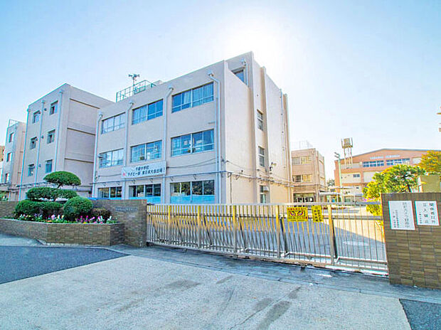 世田谷区立千歳中学校(約700m)