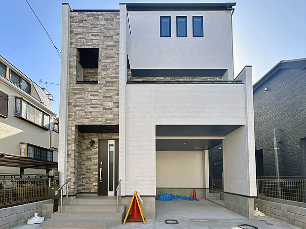 【【外観】】2階リビング仕様でプライバシー性が守りやすい間取りプラン！
リビング階段になっているので家族と顔を合わせる機会が増える設計！