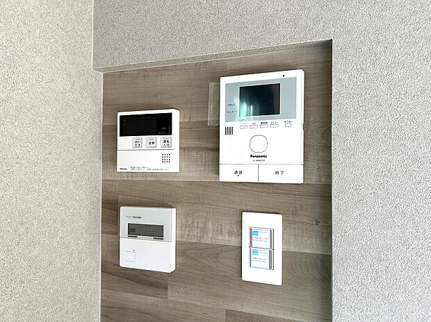 【【TVモニター付インターフォン】】来客時に誰が来たかをモニターで確認できるので、防犯に繋がります。