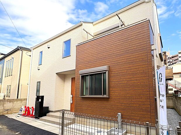 【【外観】】車の通り抜けが出来ない前面道路となっているため、閑静で過ごしやすい立地となっております。