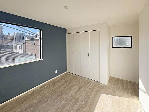 【【Room:6帖】】アクセントクロスが採用されており、オシャレで空間の広がりを演出してくれます。