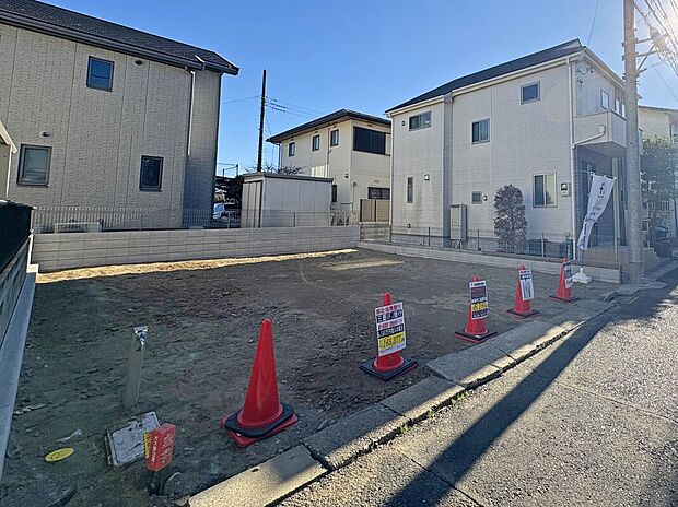 【【外観：1月下旬撮影】】断熱・省エネ性能に優れたZEH水準仕様住宅！
耐震等級3をはじめ、住宅性能表示制度において6項目最高等級を取得の高仕様な住まいで快適な暮らしを実現できます！