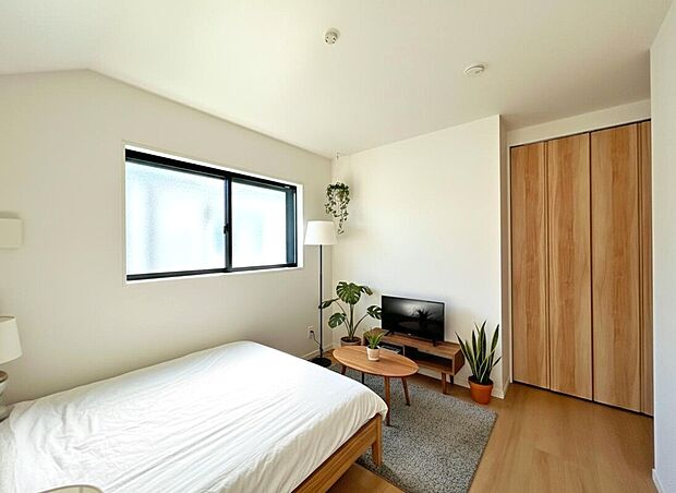 【【Room：6帖】】全室2面採光で陽当たりも良く、風通し良好。どの部屋も圧迫感や閉塞感がない空間です。本画像はCGで作成しております。