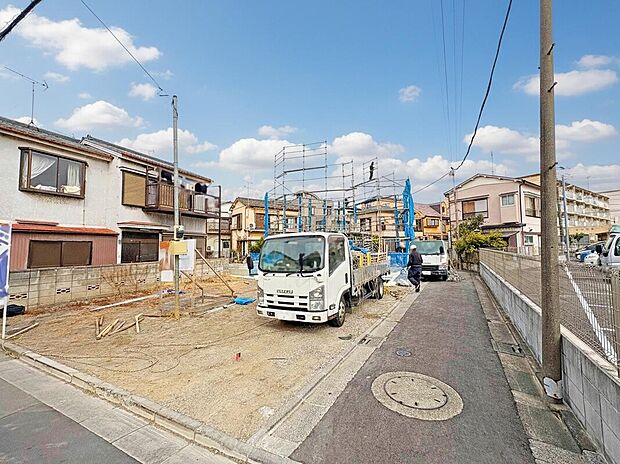 【【外観：2月上旬撮影】】キッチン・洗面ルーム・バスルームなどの水周りが同じ階にあるため、家事効率が良くなります！ふと思ったときすぐ家事を行えるので面倒な階段の往復がなくなるのもメリ