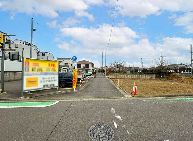 【【土地外観】】保育園や小中学校など教育施設も徒歩9分圏内に点在しており、小さい子どもや低学年でも負担が少なく通え、お迎えや学校行事の参加など、保護者も足を運びやすい立地です。