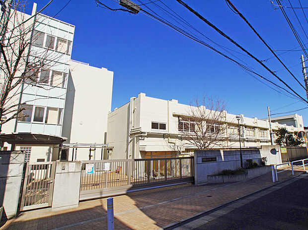 板橋区立志村第一中学校(約700m)