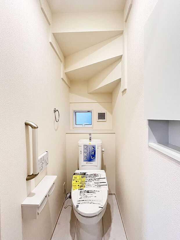 【【Toilet】】各階に設置されているので朝の混みやすい時間帯などでも安心してお使いいただけます。