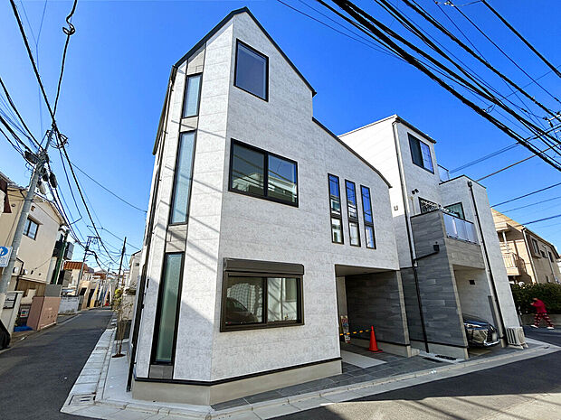 【【外観】】LDK19.7帖×3部屋プラン。
採光口が多く、どの居室も陽当たり良好な居心地の良い空間!