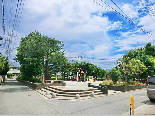 八雲台公園(約750m)