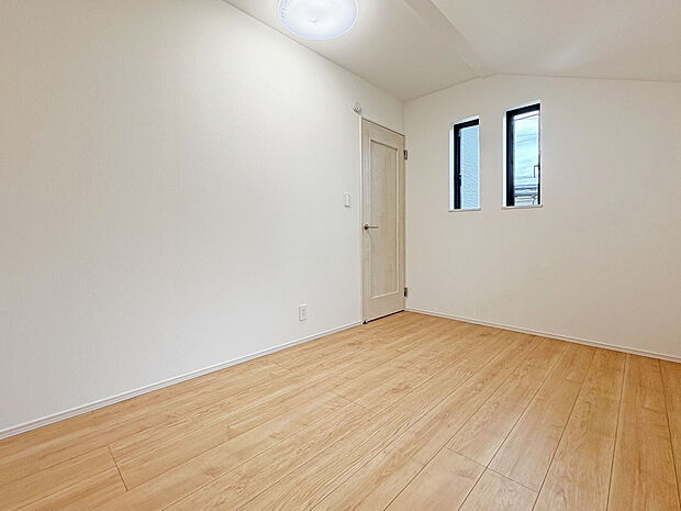 【【Room:4.68帖】】各居室に収納を設け、家族それぞれの荷物もすっきり整理。住空間を美しく保てる設計。
