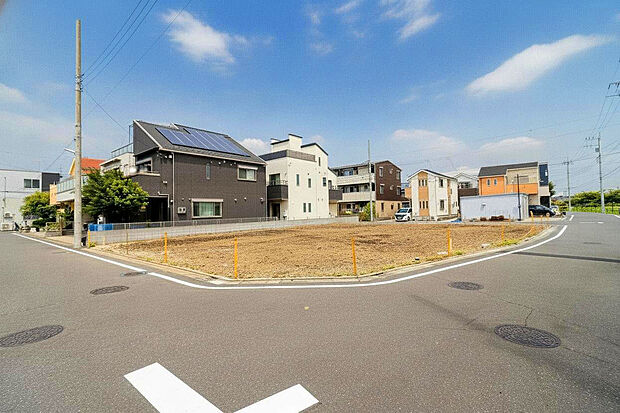 【【外観：6月中旬撮影】】物件周辺は落ち着いた住環境と生活利便が調和する住宅エリア。
コンビニ・スーパー・ドラッグストアが徒歩15分圏内に点在している暮らしやすい環境。
