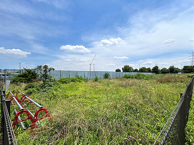 【【現地外観】】「久我山」駅へ徒歩14～15分の上質な距離感に加え、買い物施設も身近に揃う快適な環境。公園や教育施設も近く、子育て世帯にふさわしい品格ある住環境。