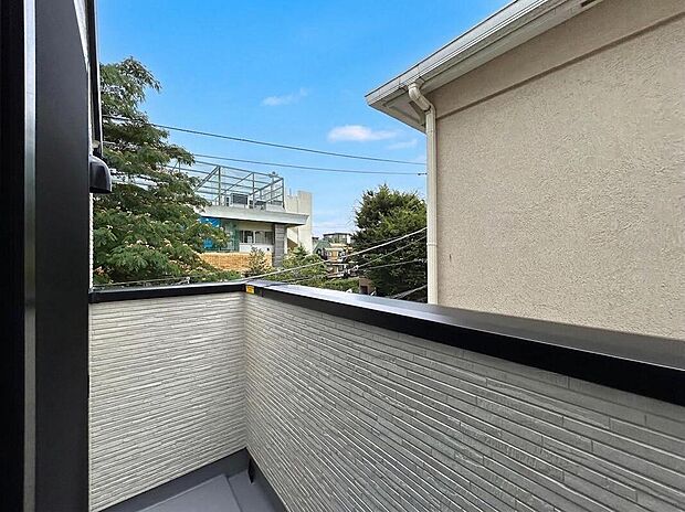 【【Balcony】】「渋谷区立中幡小学校」まで徒歩5分、「渋谷区立笹塚中学校」徒歩13分、保育園・幼稚園が徒歩10圏内に点在しており、子育て世帯にも過ごしやすい住環境となっています。