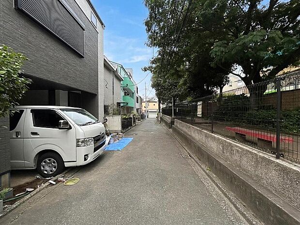 【【前面道路】】池袋サンシャインシティが徒歩14分圏内。池袋エリアが徒歩圏内なので休日のショッピングからちょっとしたレジャーまで徒歩で完結する立地。