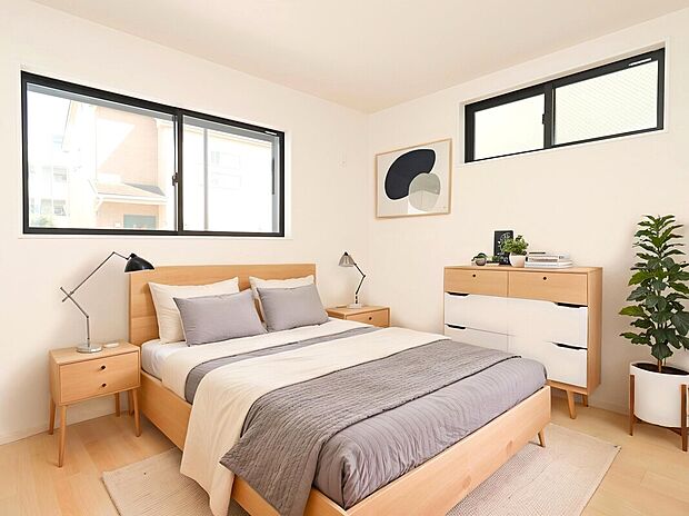 【【Room：2号棟】】南向きの陽当たり・通風良好なバルコニー。
通常のバルコニーよりも広さがあるので、洗濯物を多く干せるだけでなく、ガーデニングや日光浴なども愉しめます。