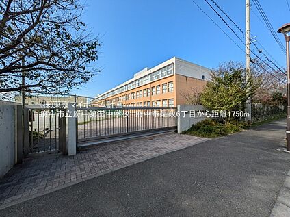 府中市立府中第三中学校 490m