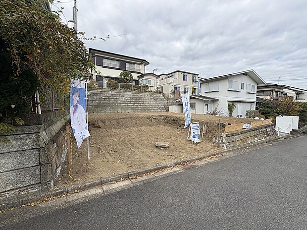 閑静な住宅街に立地