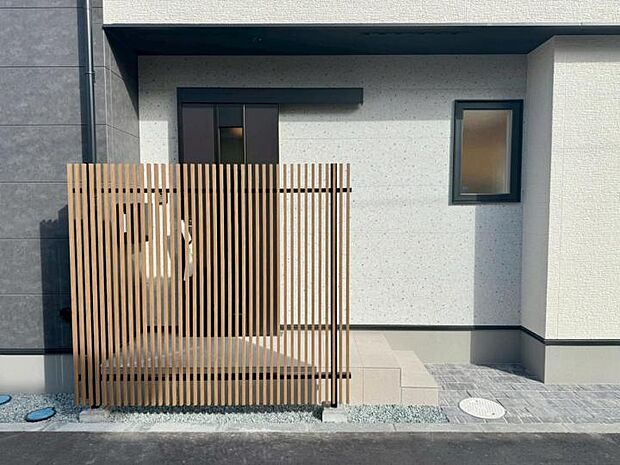 【玄関】【設備:ピタットキー】非接触式なのでタグキーを近づけるだけでサッと施解錠できます。