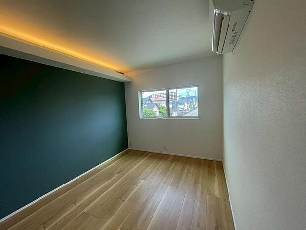 主寝室【1号地】(2025年7月撮影)たっぷり収納できるWICを備えた主寝室