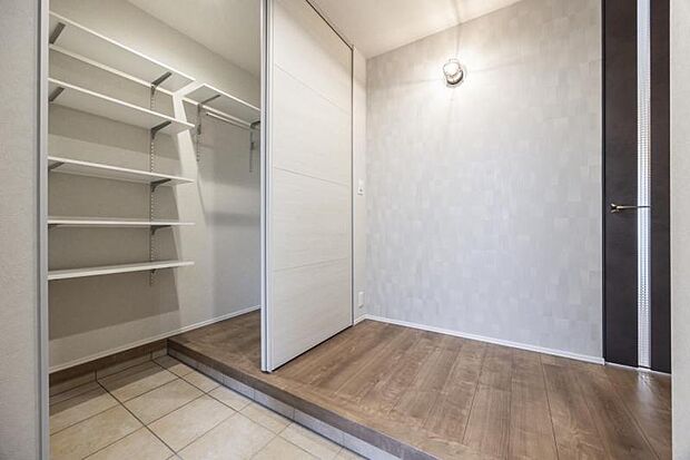 玄関【43号地】(2025年11月撮影)