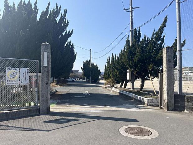 飯塚市立飯塚第二中学校(約480m)