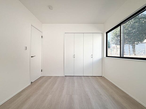 収納もしっかりした洋室は生活にゆとりを与えます。