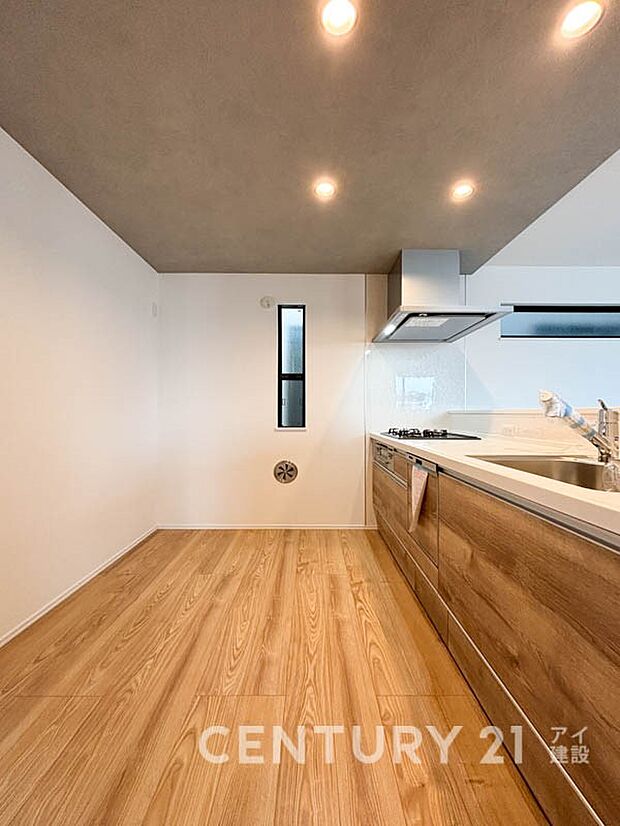 毎日使うキッチンだからこそ、食事の準備を楽しい時間に、忙しい時でもスムーズに無駄なく作業できる、お手入れも簡単にできるなど、毎日を楽しくするキッチンスペースに仕上げました。