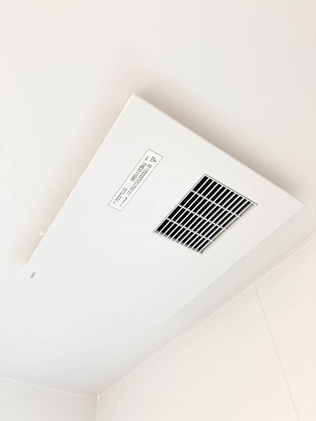 【浴室暖房乾燥機】～浴室暖房乾燥機～  浴室をカラッと乾燥。衣類乾燥室としても活用できます。また、冬の時期はパワフルな力で浴室をすばやく暖めヒートショックを防ぎます。