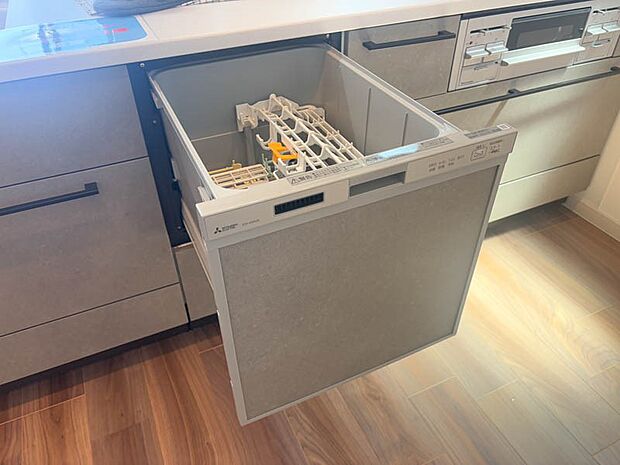 【食器洗浄乾燥機】~食器洗浄乾燥機~ 家事を時短、暮らしを快適にする食洗器。手が荒れない、水道代の節約、高温度で洗うので手洗いよりもしっかりキレイ。