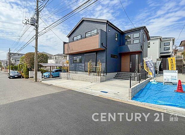 【前面道路含む現地写真】閑静な住宅地につき交通量も少なく落ち着いた印象を持ちます