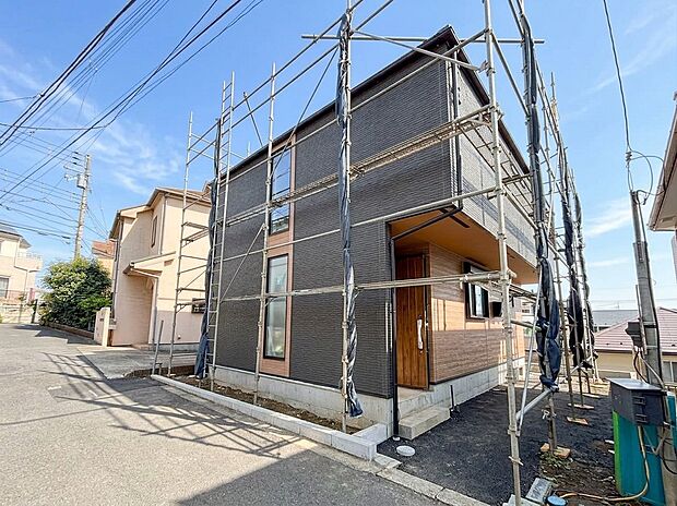 使いやすさもデザインも重視した理想の暮らしをかなえるお家。美しい外観やくつろぎの室内空間にふさわしい「素材」「形」「色彩」を考え、上質感に満ちたお家です。