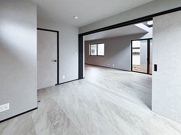 【リビング】～Living room～  空気感という居心地の良いＢＧＭは、暮らしのステージを彩り、心のやすらぎと満足感を与えてくれます。