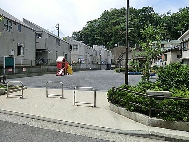 本牧大鳥公園（約400m）