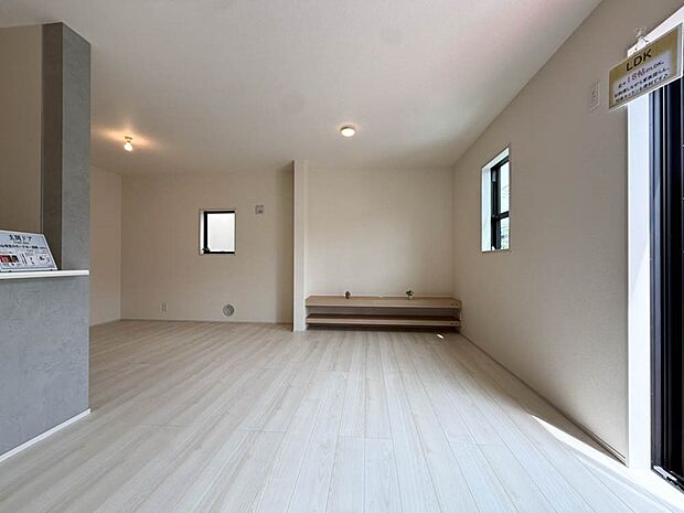 リビングで子供が走ってる姿を見ながら、大きなソファやダイニングテーブルでゆったり食事をしたりくつろぎたい。そんな夢が叶えられる空間です！