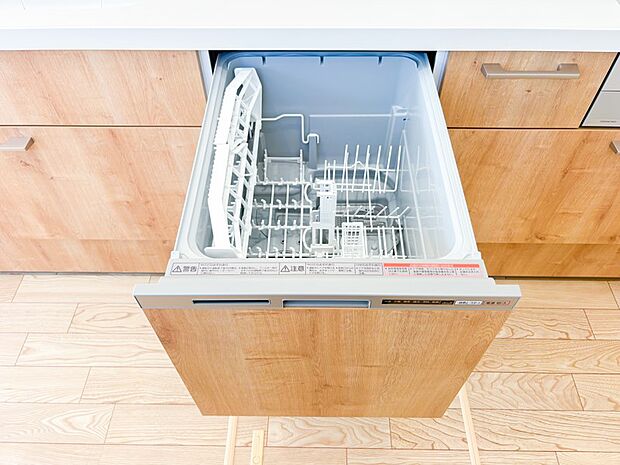 【その他設備】~食器洗浄乾燥機~ 家事を時短、暮らしを快適にする食洗器。手が荒れない、水道代の節約、高温度で洗うので手洗いよりもしっかりキレイ。