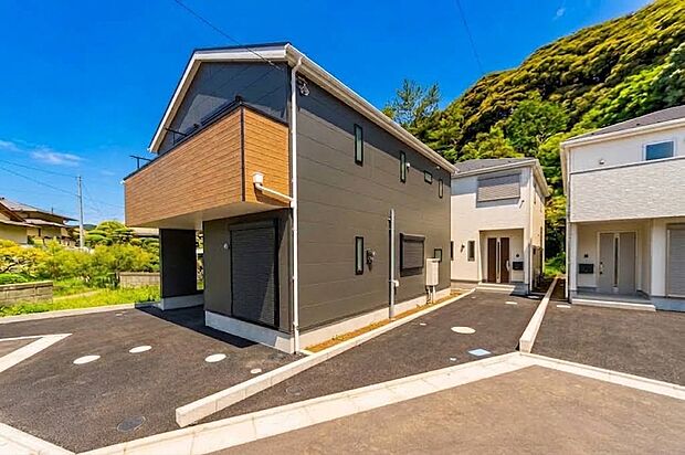 「威風堂々とした素敵な佇まい」
どの角度が眺めても、所有感が満たされる理想的で素敵な住まい
一生ものだから、「パッと見」こそが全て「第一印象で決まる」素敵なマイホーム。