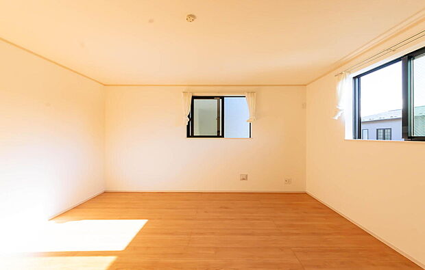 【洋室】☆☆　陽の恵み　☆☆
◎爽やかな陽ざしを感じられる日当たりの良い寝室
◎寝起き爽やか、元気な一日に大切な陽の恵み
