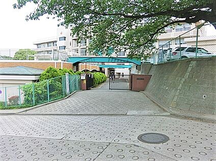 横浜市立権太坂小学校 580ｍ(徒歩8分)