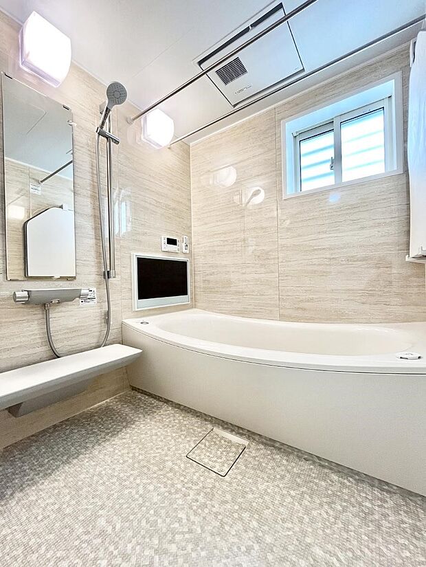 22型テレビ付きの浴室。ゆったりとリラックスできそうですね。