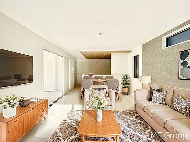 ご家族の賑やかな話し声で包まれる明るいリビング  ※家具はCGです　