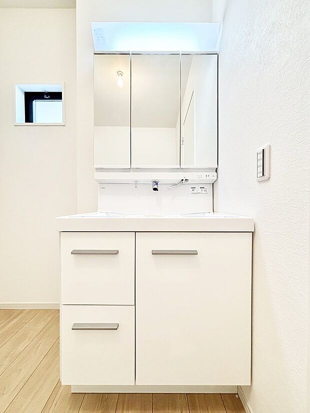 収納力と機能性に優れた洗面化粧台