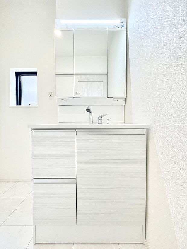 収納力と機能性に優れた洗面化粧台