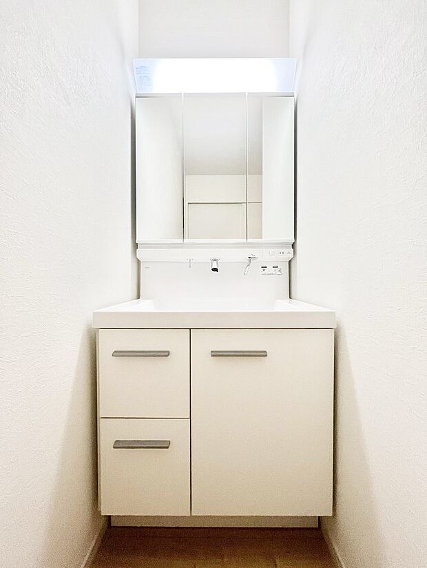 収納力と機能性に優れた洗面化粧台