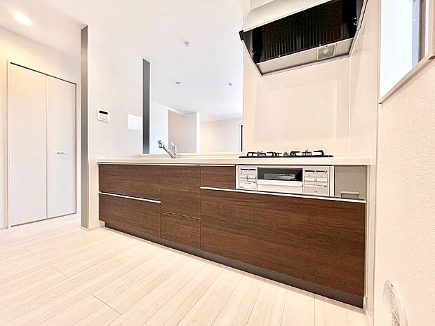 料理をしながらでもご家族との会話を楽しめる対面キッチン